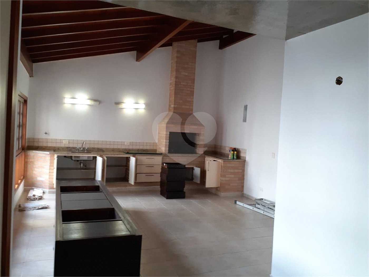Sobrado à venda com 4 quartos, sendo 2 suítes,  em Tremembé, São Paulo, SP