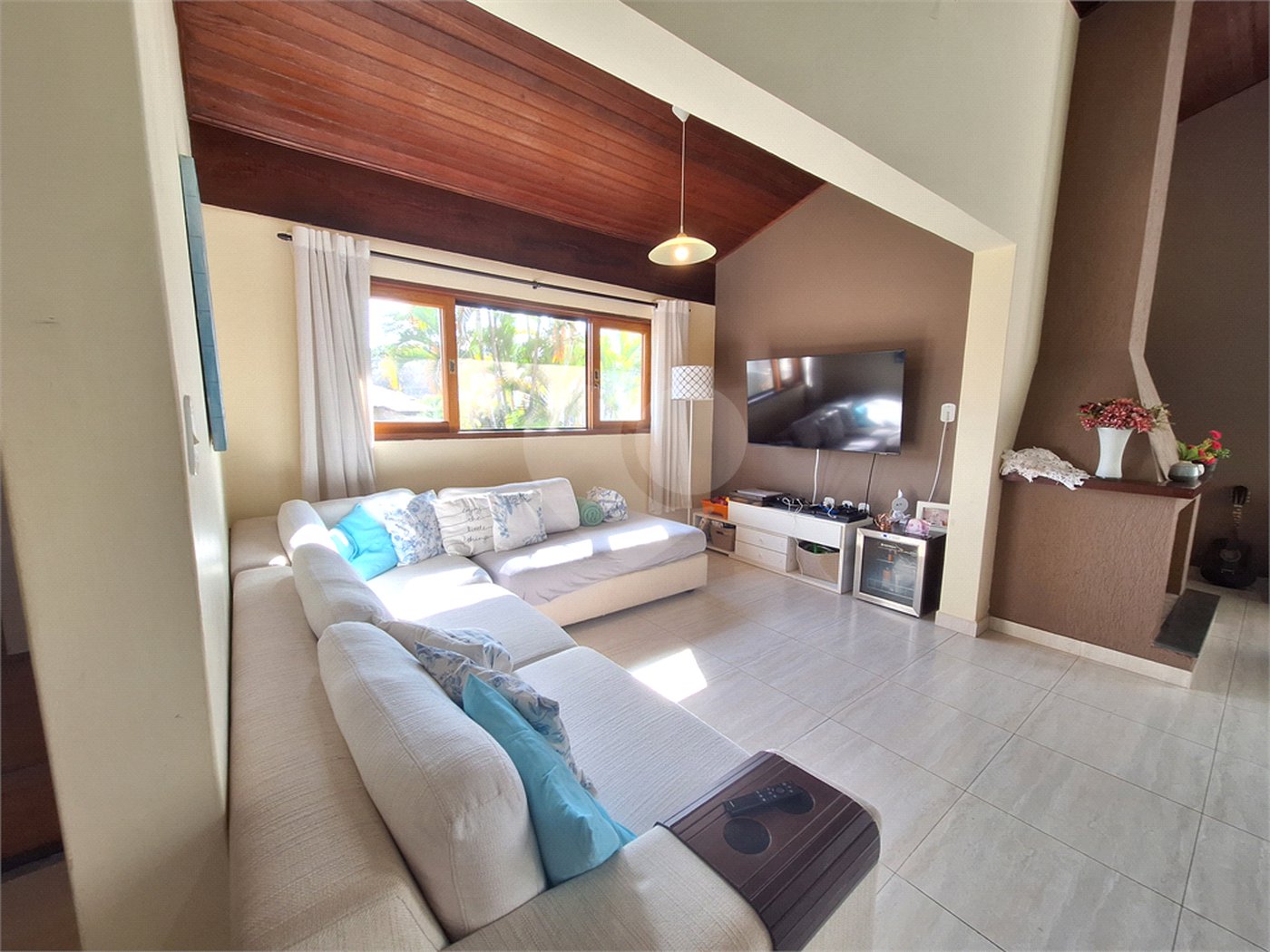 Casa para alugar com 3 quartos, sendo 1 suíte,  no condomínio Estância Marambaia, Vinhedo - SP