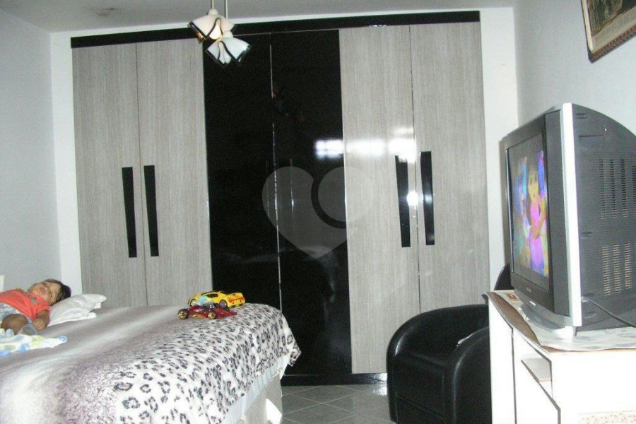 Sobrado à venda com 3 quartos em Carandiru, São Paulo, SP