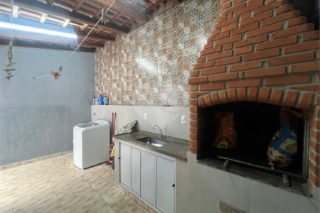 Sobrado à venda com 3 quartos, sendo 1 suíte, em Lopes de Oliveira, Sorocaba, SP