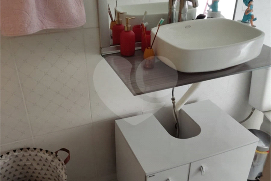 Casa à venda com 3 quartos, sendo 2 suítes, no condomínio Residencial Jardim Lago da Cantareira, Mairiporã - SP