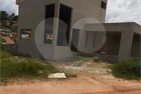 Sobrado à venda com 3 quartos, sendo 1 suíte, em Jardim Centenário, Atibaia, SP
