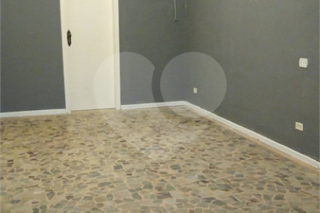 Sobrado à venda com 4 quartos, sendo 3 suítes, em Cidade Mãe do Céu, São Paulo, SP