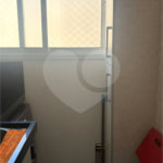 Apartamento à venda com 3 quartos, sendo 1 suíte, em Conjunto Residencial Irai, Suzano, SP