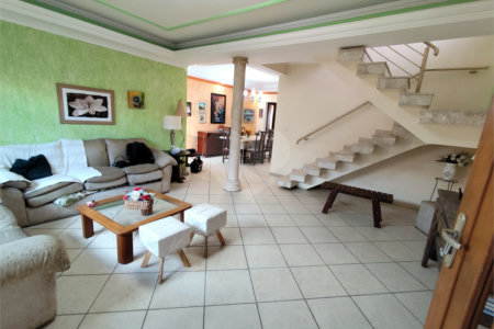 Sobrado à venda com 3 quartos, sendo 2 suítes, em Vila Romão, Salto, SP