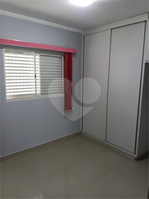 Casa à venda com 3 quartos, sendo 1 suíte,  no condomínio Residencial Eldorado, São Carlos - SP