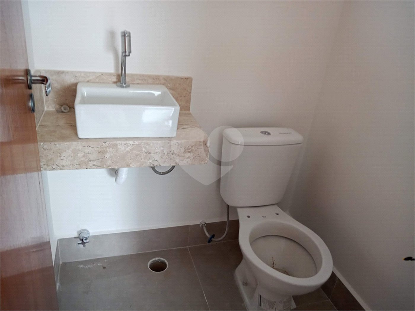 Casa à venda com 2 suítes no condomínio Residencial Napoles, São Paulo - SP