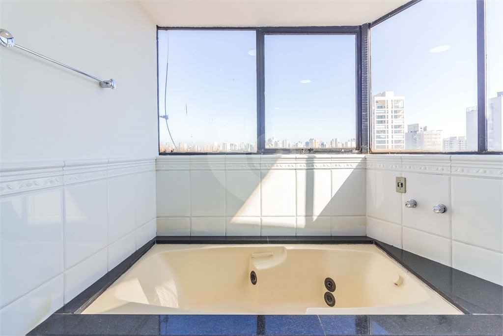 Duplex à venda com 1 quarto, sendo 3 suítes, em Vila Paulicéia, São Paulo, SP