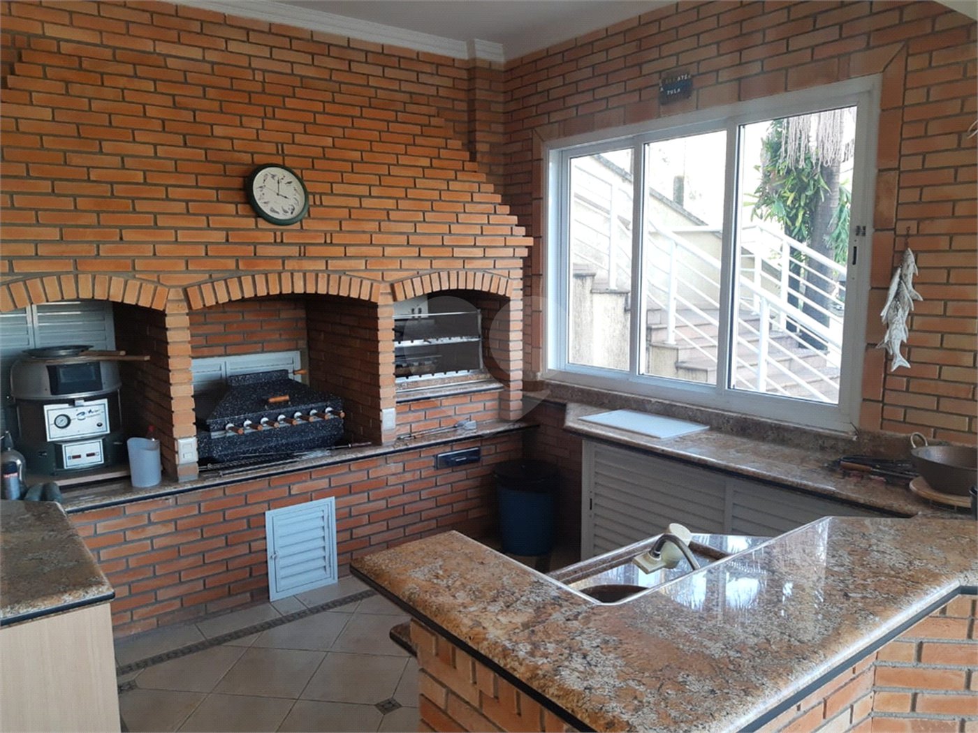 Casa à venda com 5 suítes em Jardim Leonor, São Paulo, SP
