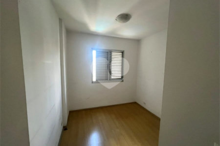 Apartamento à venda com 3 quartos, sendo 1 suíte,  em Campo Belo, São Paulo, SP