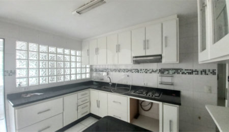 Apartamento à venda com 3 quartos, sendo 1 suíte,  em Vila Andrade, São Paulo, SP