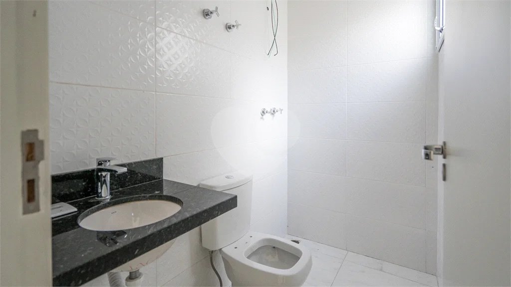 Excelente sobrado em condomínio a venda na Vila Canero