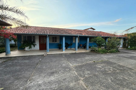 Casa Térrea à venda com 9 quartos, sendo 2 suítes, no condomínio Seranila, Monte Mor - SP
