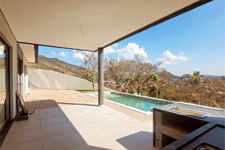 Casa à venda com 4 suítes no condomínio Itapora, Atibaia - SP