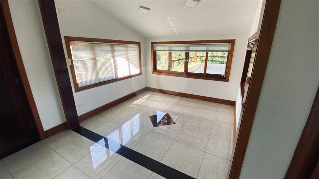 Casa à venda com 5 suítes no condomínio Suíça da Cantareira, Mairiporã - SP