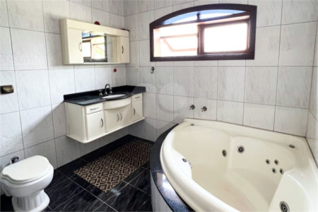 Casa à venda com 4 quartos, sendo 2 suítes,  no condomínio Villaggio Capriccio, Louveira - SP