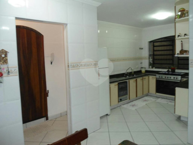 Sobrado à venda com 4 quartos, sendo 2 suítes,  em Vila Irmãos Arnoni, São Paulo, SP