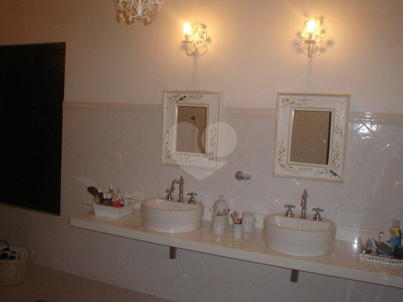 Casa à venda com 3 quartos, sendo 2 suítes, no condomínio residencial Cantareira-pque Petropolis, Mairiporã - SP