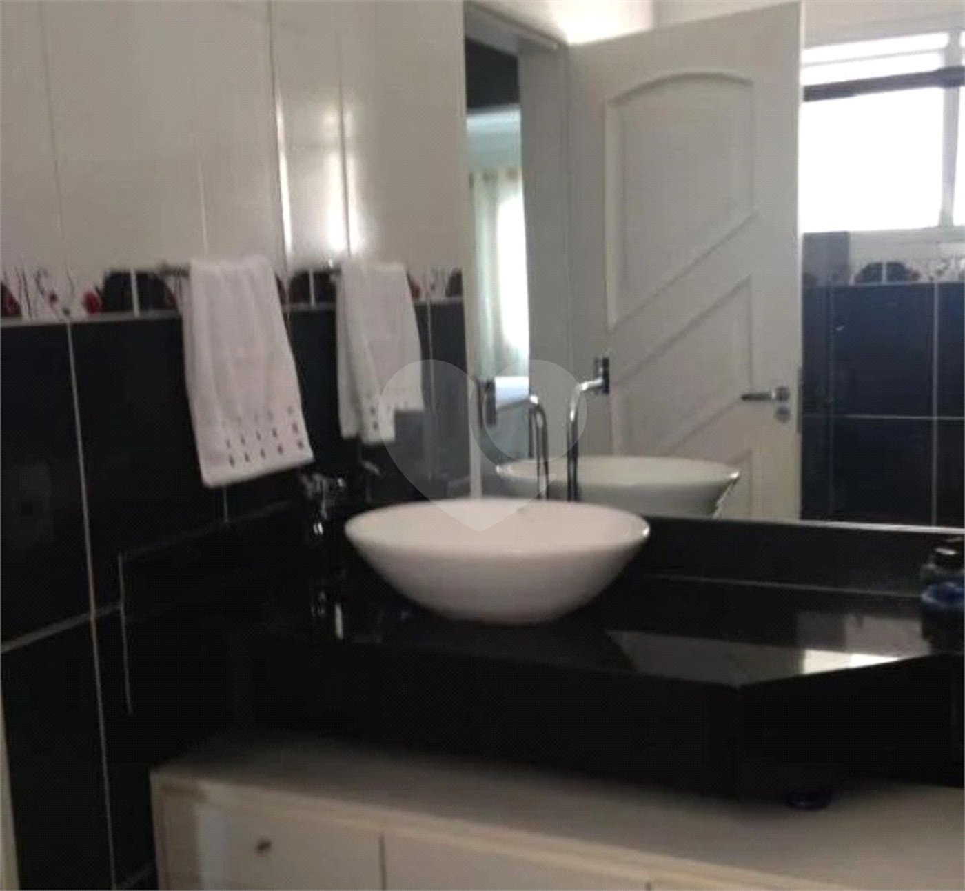 Condomínio à venda com 4 quartos, sendo 2 suítes, em Colinas do Paratehy, Mogi das Cruzes, SP