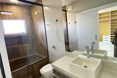 Casa à venda com 3 quartos, sendo 1 suíte, no condomínio Ana Carolina, São Paulo - SP
