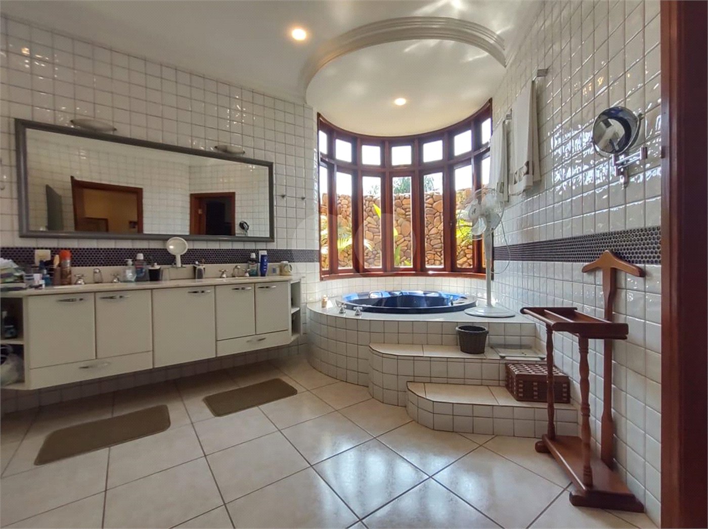 Casa à venda com 5 quartos, sendo 4 suítes, no condomínio Rancho Dirce, Sorocaba - SP