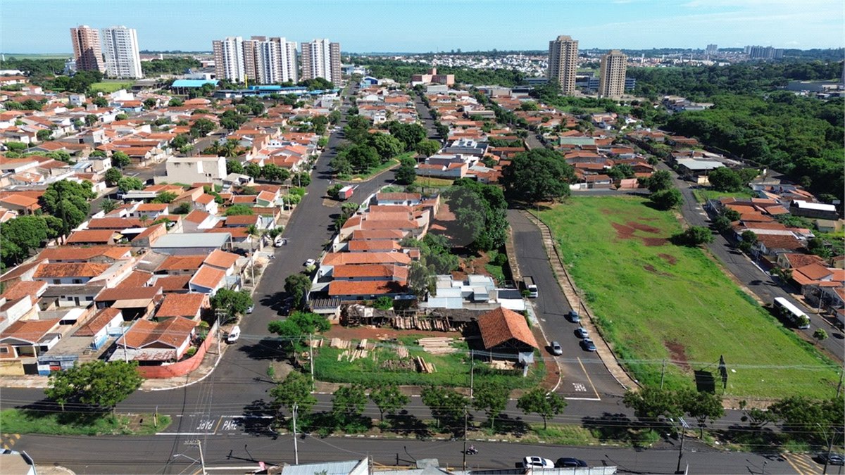 Terreno à venda em Parque Laranjeiras, Araraquara, SP
