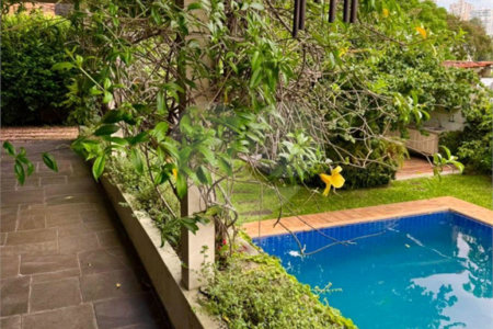 Sobrado à venda com 5 quartos, sendo 3 suítes,  em Jardim Leonor, São Paulo, SP