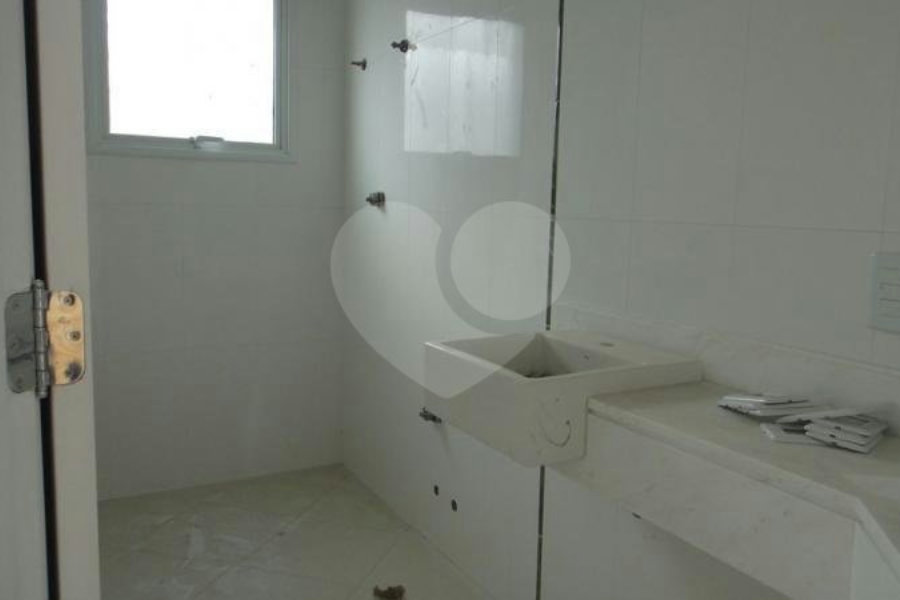Casa à venda com 3 suítes no condomínio Villa Castanheira, São Paulo - SP