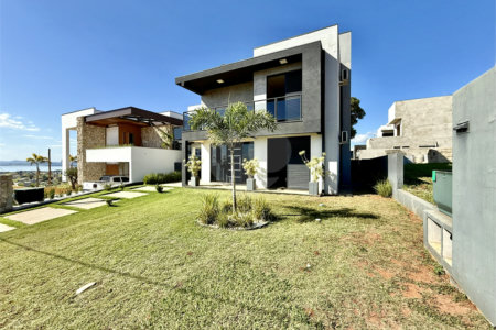Casa à venda com 3 quartos, sendo 1 suíte,  em Terras de Santa Cristina XIII Setor Marina, Paranapanema, SP