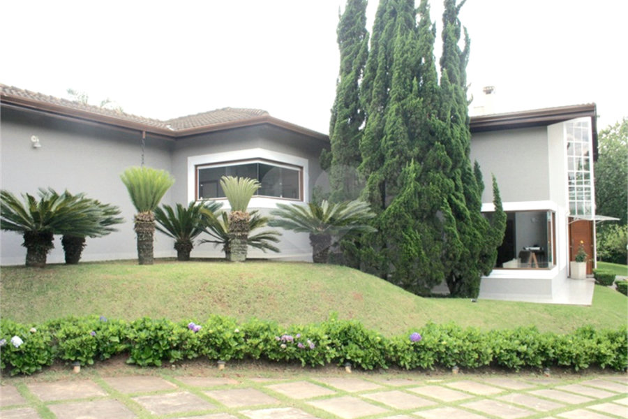 Casa à venda com 5 suítes no condomínio Suíça da Cantareira, Mairiporã - SP