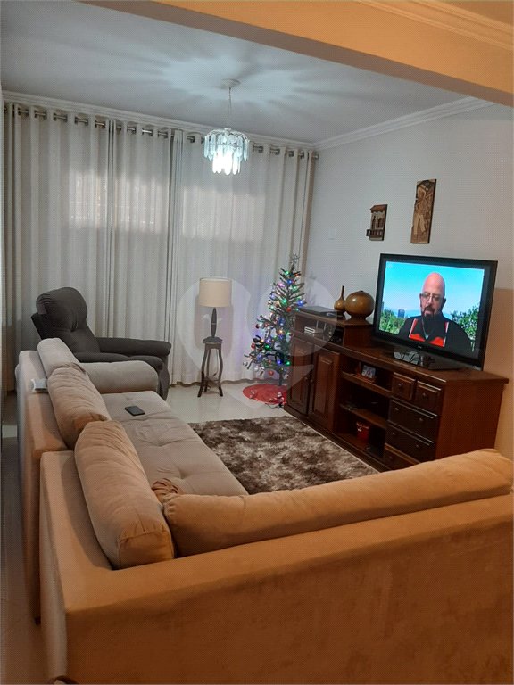 Sobrado à venda com 3 quartos, sendo 1 suíte,  em Vila Suissa, Mogi das Cruzes, SP