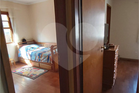 Sobrado à venda com 7 quartos, sendo 2 suítes, em Jardim Marajoara, São Paulo, SP