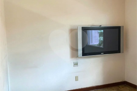 Sobrado á venda em Moema de 280m² com 3 vagas 3 dormitórios e 5 banheiros