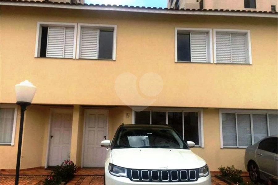 Casa à venda com 3 quartos, sendo 1 suíte, no condomínio Vila das Macieiras, São Paulo - SP