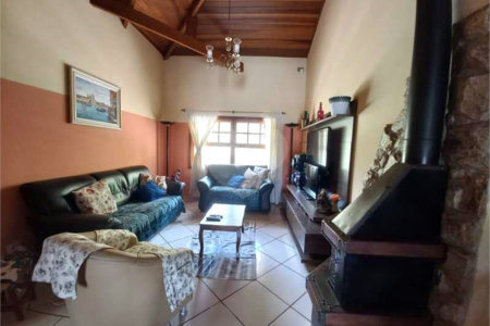 Casa à venda com 3 quartos, sendo 1 suíte, no condomínio Outeiro das Flores 2, Itupeva - SP