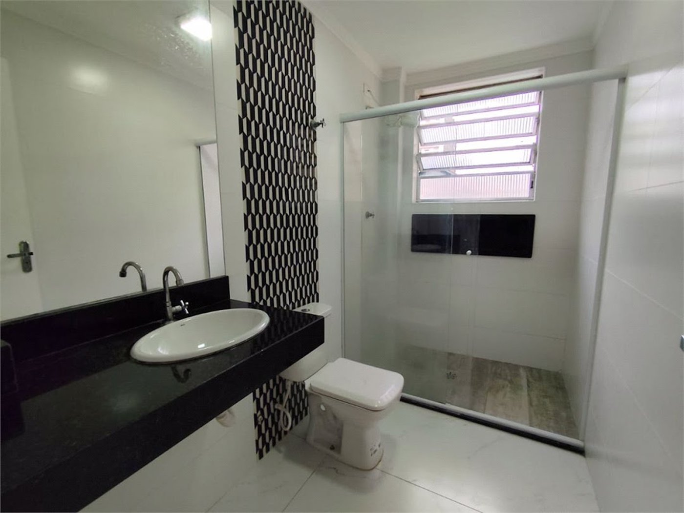 Apartamento com 2 dormitórios à venda, 65 m² por R$ 444.000,00 - Gonzaga - Santos/SP
