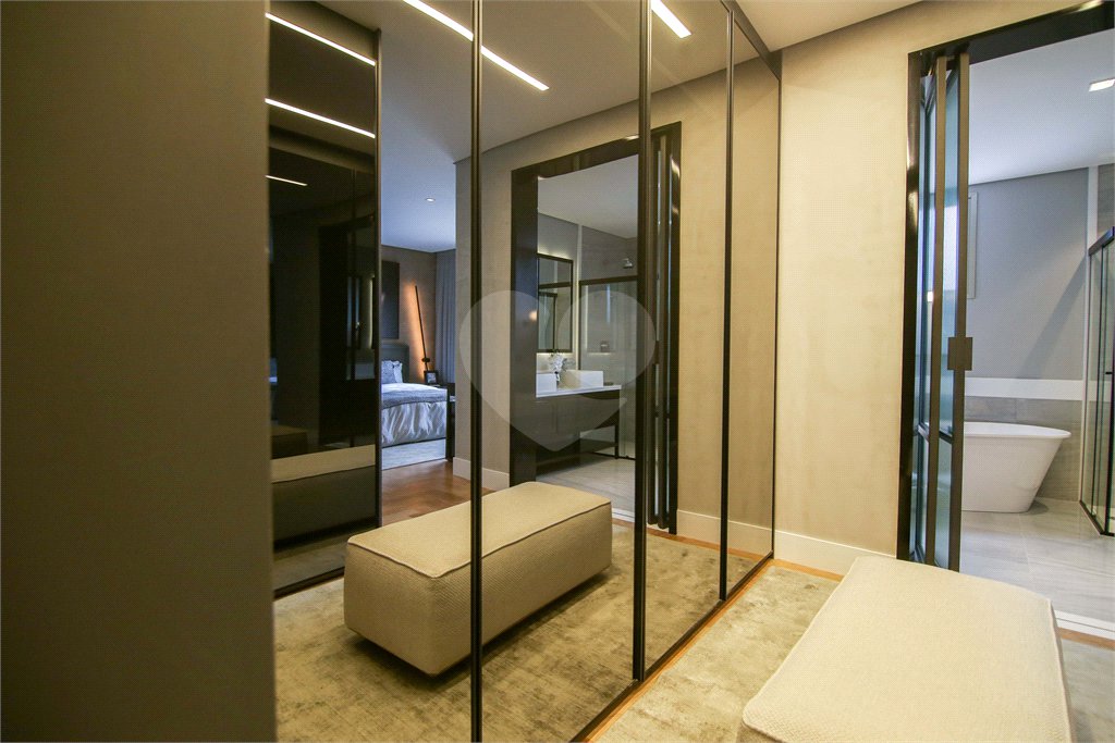 Apartamento à venda com 4 suítes em Real Parque, São Paulo, SP