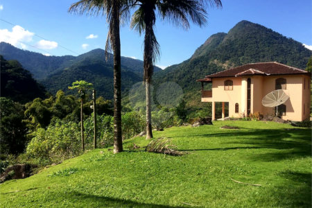 Fazenda à venda com 7 quartos, sendo 3 suítes, em Professor Souza, Casimiro de Abreu, RJ
