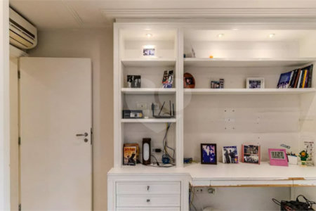 Apartamento à venda com 3 quartos, sendo 1 suíte,  em Higienópolis, São Paulo, SP