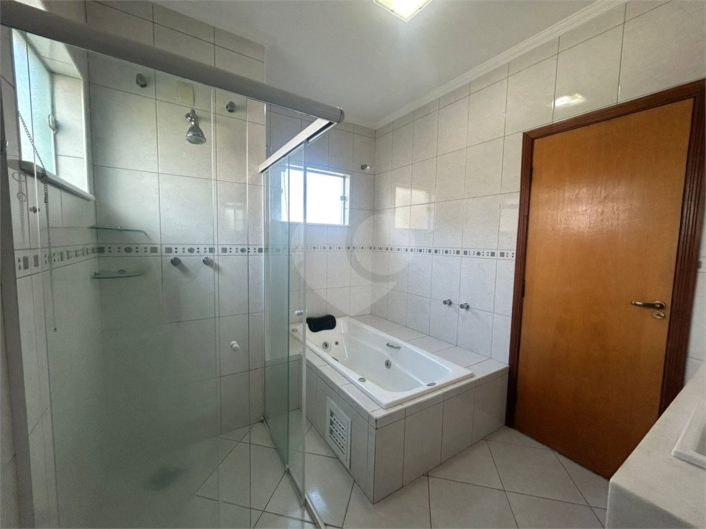 Casa à venda com 4 quartos, sendo 1 suíte,  no condomínio Lago da Boa Vista, Sorocaba - SP