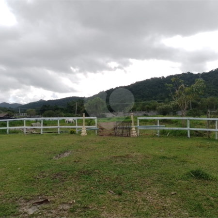 Sítio à venda com 4 quartos, sendo 3 suítes, em Caxito, Maricá, RJ