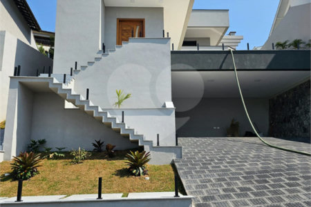Casa à venda com 3 suítes no condomínio Hills, Arujá - SP