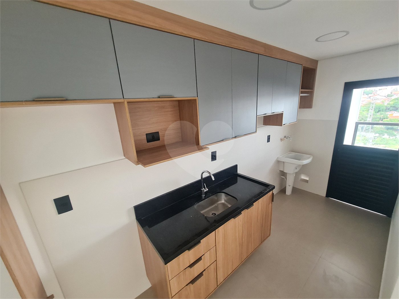 Apartamento à venda com 3 quartos, sendo 1 suíte,  em Jardim Refúgio, Sorocaba, SP