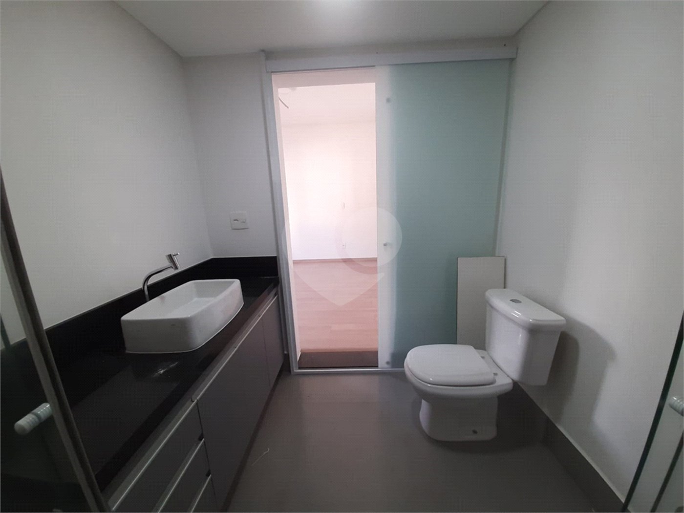 Sobrado à venda com 4 quartos, sendo 3 suítes, em Vila Paulicéia, São Paulo, SP