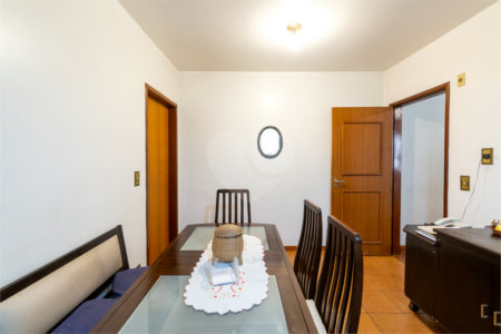 Casa à venda com 4 quartos, sendo 2 suítes, em Campo Belo, São Paulo, SP