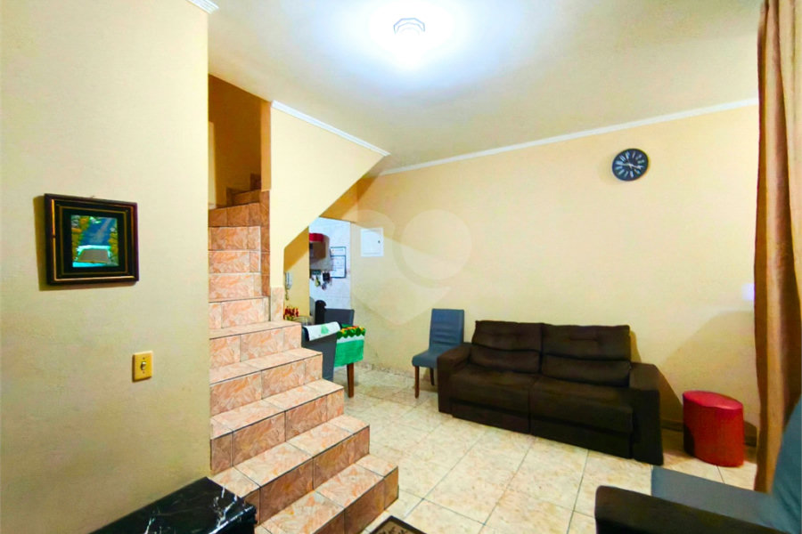 Casa à venda com 3 quartos, sendo 1 suíte, no condomínio Res Crisciúma, São Paulo - SP