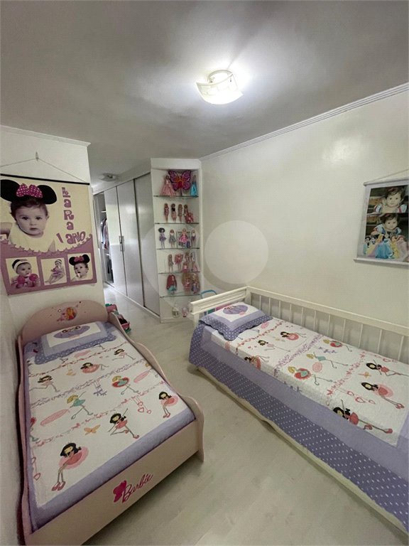 Casa à venda com 3 quartos, sendo 1 suíte, no condomínio Residencial Villagio Vitória, Guarulhos - SP