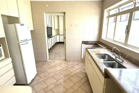 Sobrado à venda com 5 quartos, sendo 3 suítes, em Jardim Leonor, São Paulo, SP