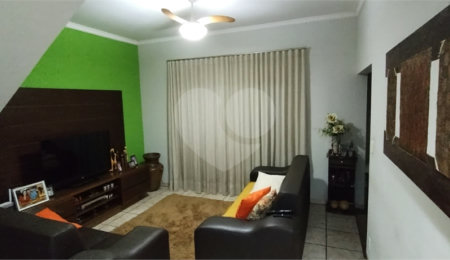 Casa à venda com 3 quartos, sendo 1 suíte,  no Centro, Paranaíba, MS