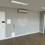 Conjunto comercial com 60m² , 1 banheiro , 2 vagas de garagem , à venda na Vila Leopoldina.